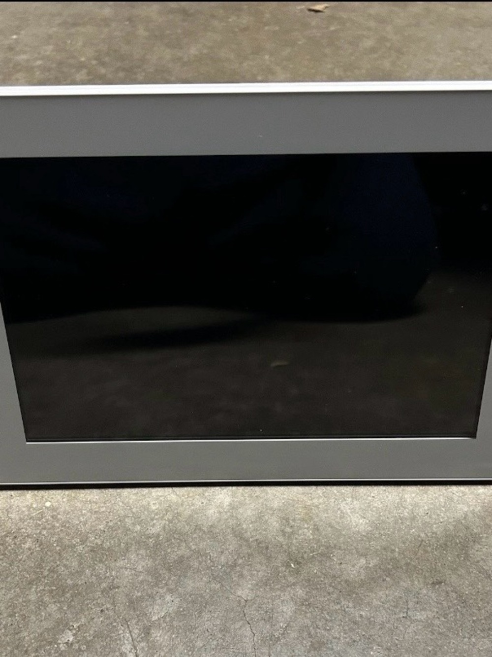 White Digital Photo Frame with Touchscreen Display (Skylight) phone operated. - Picture 3 of 7